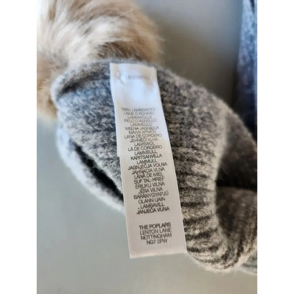 NWT PAUL SMITH Pom Pom Lambswool Scarf Grey 9'' x 66'' - Picture 8 of 11